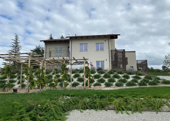 アパート Radici セッラルンガ・ダルバ